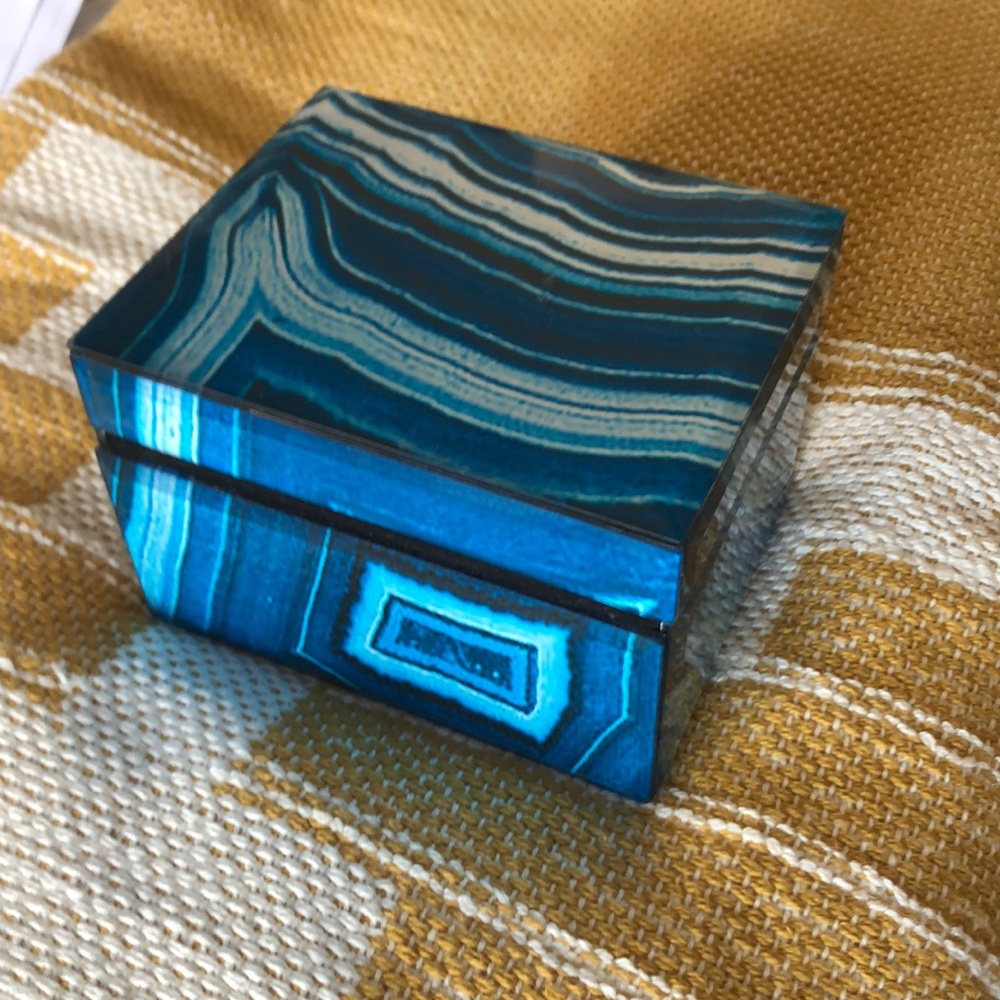 Abstract decorative box - Picture 4 of 7
